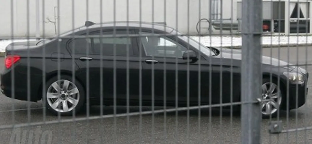 Bmw Serie 8: le foto spia non confermano lo sviluppo. Anzi