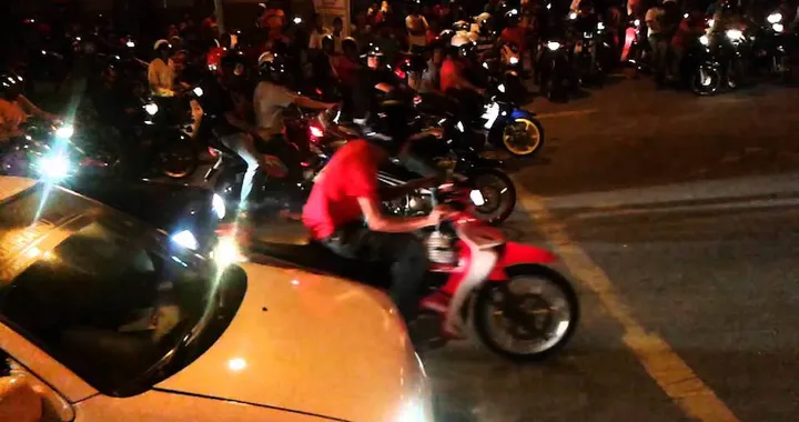 Malesia: strade chiuse per far correre i giovani piloti