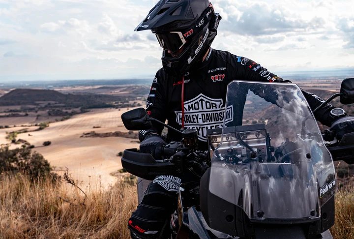 Harley-Davidson Pan America 1250 al Raid 1000 Dunas