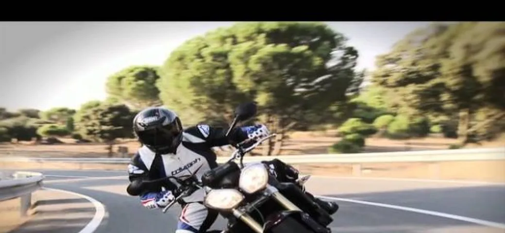 Triumph Street Triple e Street Triple R 2012 /Video