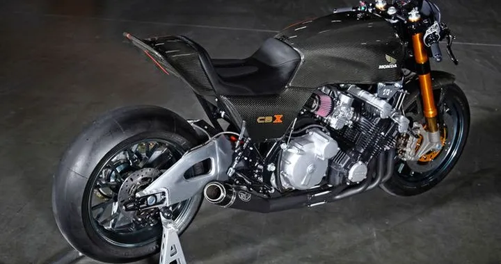 Honda CB-: la superbike a 6 cilindri di Nick O'Kane