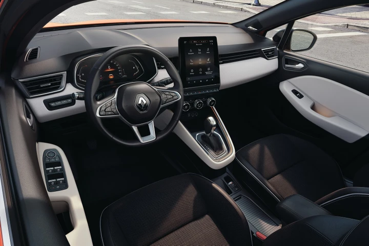 Nuova Renault Clio: le foto degli interni della quinta generazione