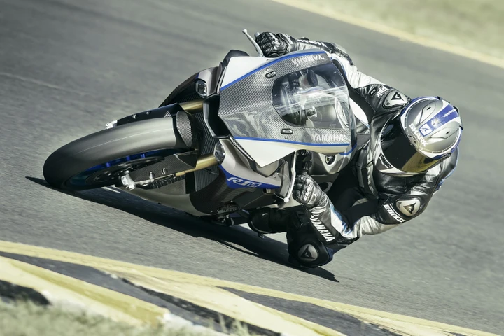 Yamaha Supersport Pro Tour 2017: l'R-World scende in pista!