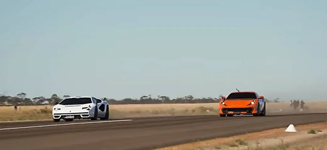 Lamborghini Countach vs Ferrari 812 Competizione ed SF90, con un'intrusa. Il video della drag race