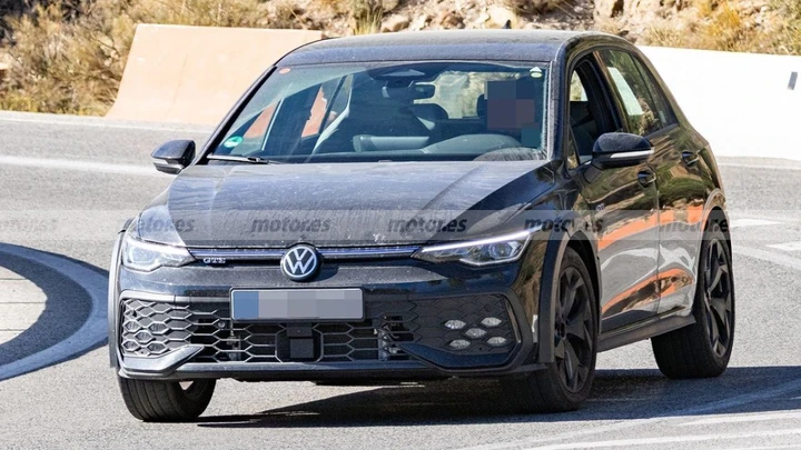 Volkswagen Golf 9, foto spia su strada: ecco come potrebbe essere