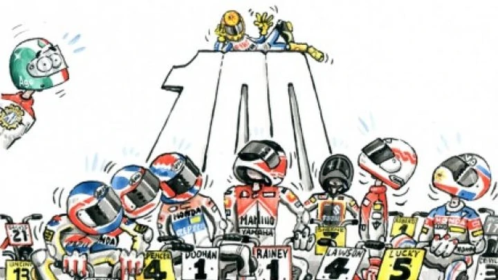 Valentino Rossi dall'alto dei suoi 100 GP vinti