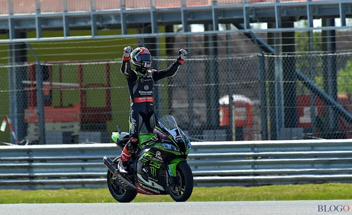 SBK, Brno: Rea conquista Gara 1 e anche la storia, 60° trionfo!