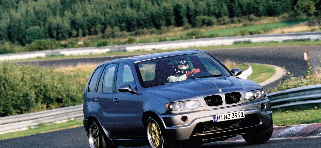 La BMW X5 V12 da 700 cavalli