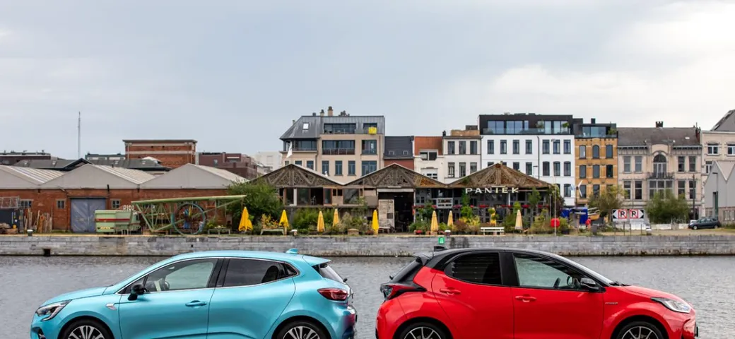 Confronto tra Renault Clio e Toyota Yaris: caratteristiche e prezzi
