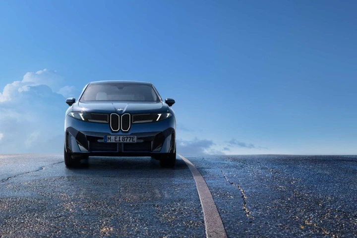 Nuova BMW iX3, la prima della Neue Klasse: autonomia fino a 805 chilometri
