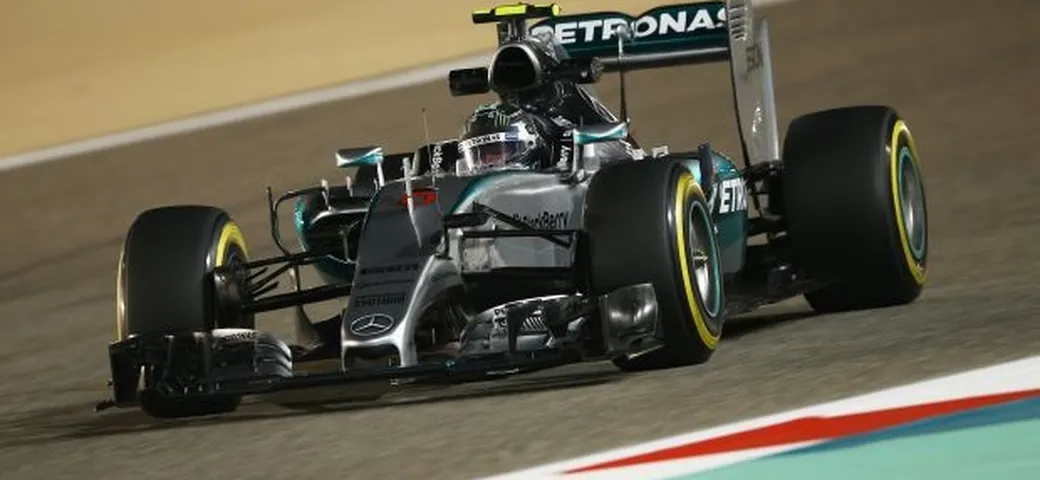 GP Bahrain F1 2015: Rosberg primo nelle FP2. Bene le Ferrari