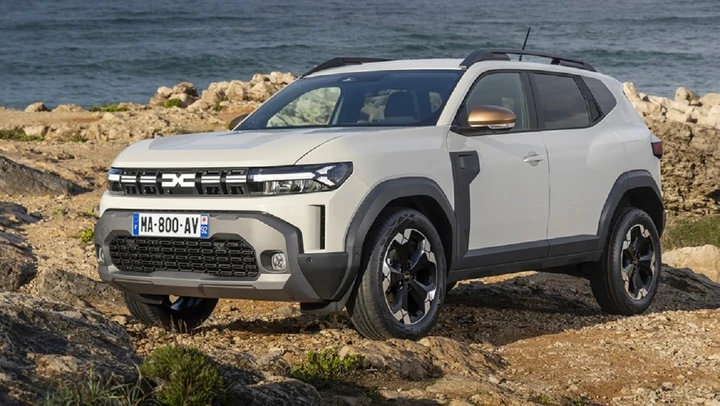 Dacia Duster dice no all'elettrico almeno fino al 2030