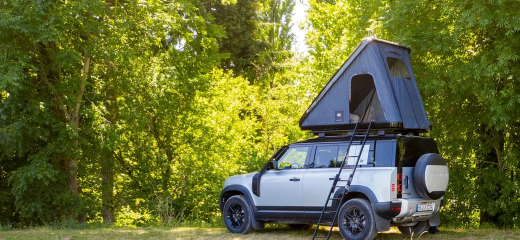Land Rover Defender: una tenda da tetto per dormire sotto le stelle