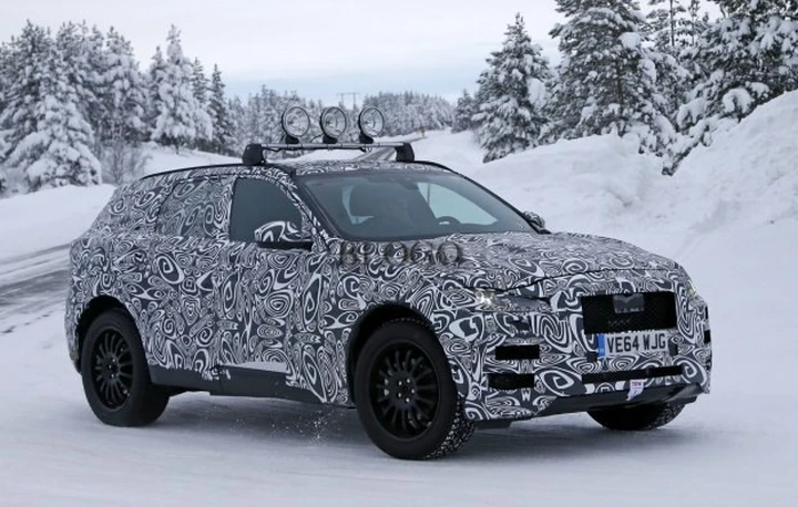 Foto spia Jaguar F-Pace: primi scatti dalla Svezia