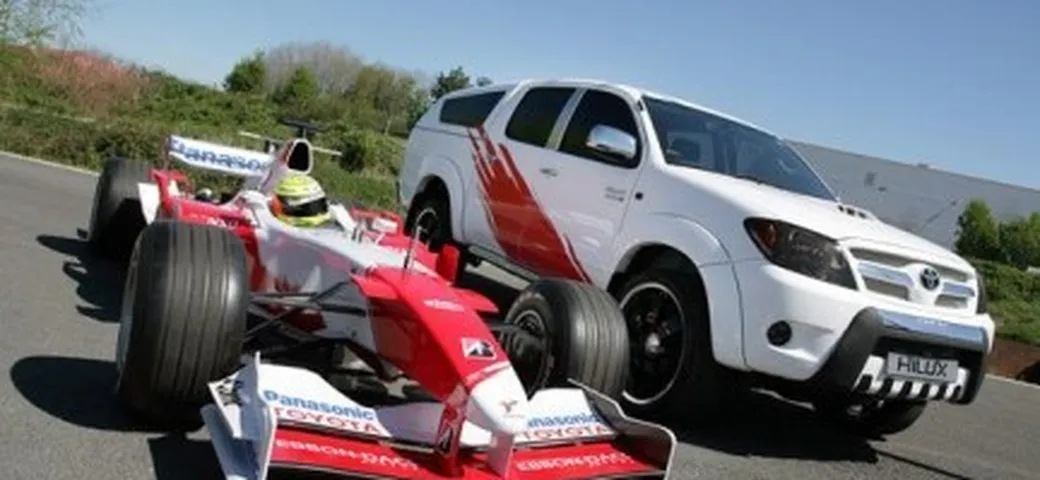 Una Toyota Hilux da F1