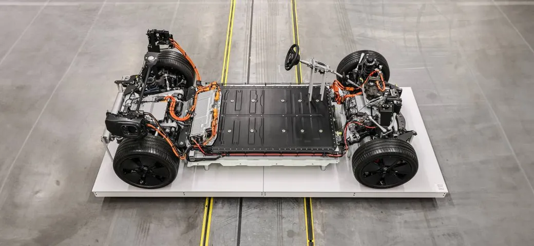 Porsche rivoluziona le batterie con l'AI, più sicurezza ed efficienza