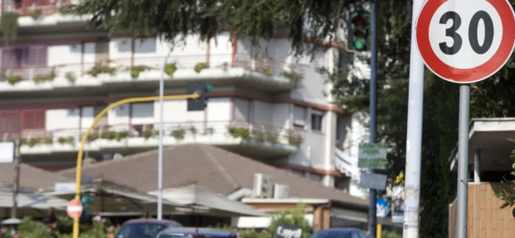 Roma, il centro storico diventa Zona 30: come cambia la mobilità