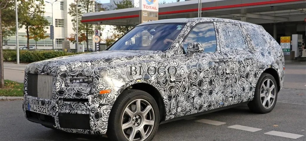 Rolls-Royce Cullinan: nuove foto spia