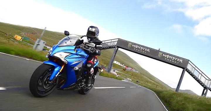 Suzuki GSX-S 1000 F: la prova su strada [Video]