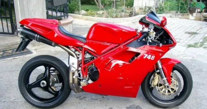 Foto del giorno: Ducati 748 S