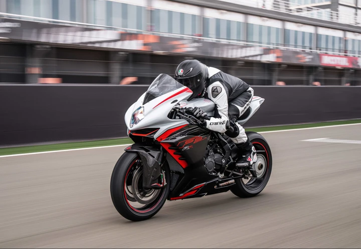 MV Agusta F3 RR, la punta di diamante della gamma si rinnova: caratteristiche tecniche e foto