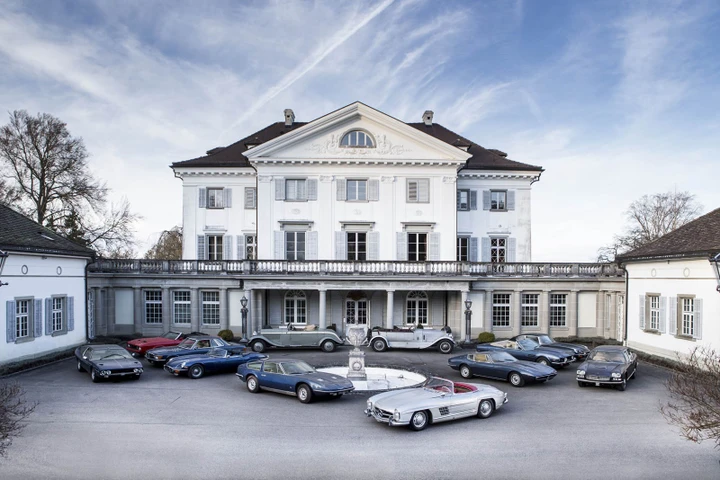 2 milioni di euro per la collezione di auto trovata in un castello