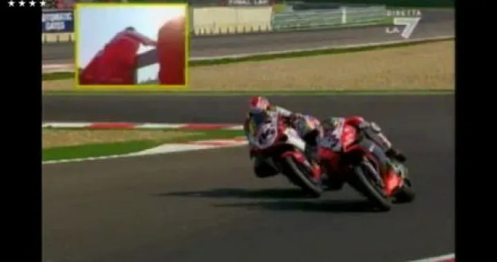 Biaggi vs Fabrizio, il sorpasso a pochi metri dal traguardo