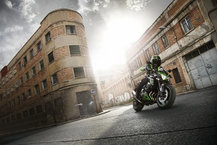 Kawasaki: nuove promozioni su ER-6n, Z800 e Z800e