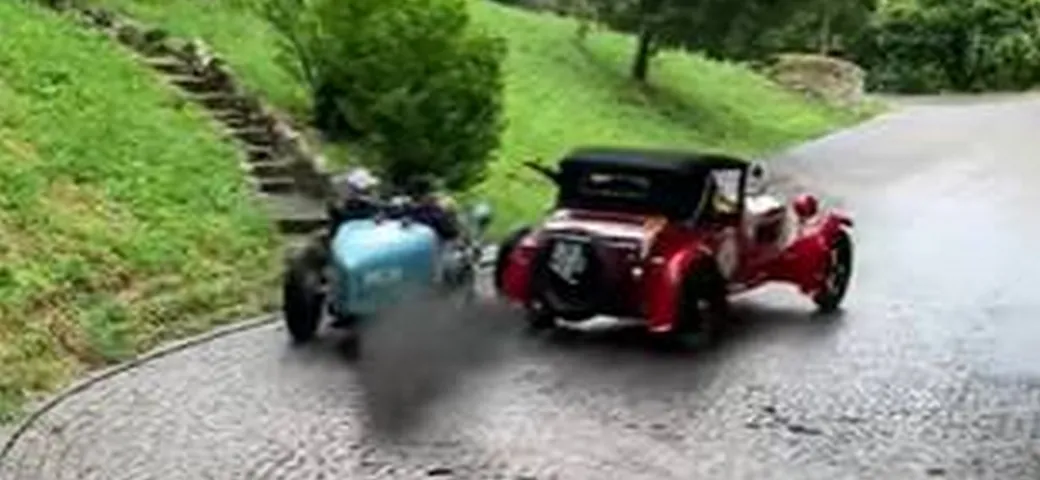 L'incredibile sorpasso dell'Alfa Romeo sulla Bugatti alla 1000 Miglia 2024 | Video