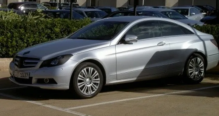 Mercedes Classe E Coupé: di nuovo "nuda" dopo la fuga delle foto ufficiali