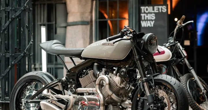 Yamaha Virago XV920 CR82: café racer da 74 CV con parti R1