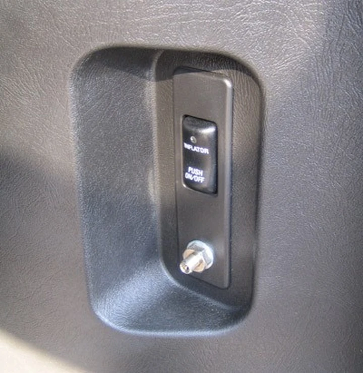 Prova Hummer H2: accessori curiosi