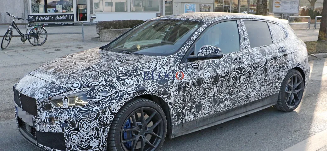 Nuova BMW Serie 1: foto spia degli interni