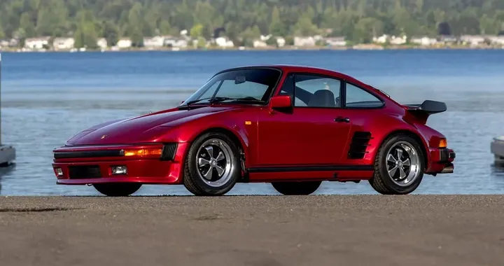 Ricordata la Porsche 911 Turbo coi fari a scomparsa? Oggi si trova all'asta