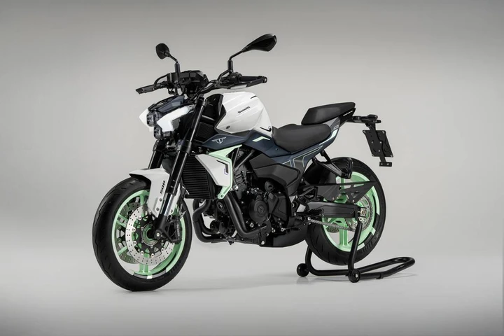 Benelli Tornado Naked Twin 500: design iconico e prestazioni al top