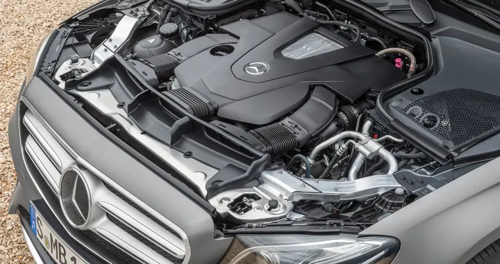 Mercedes richiama un milione di vetture: rischio incendio