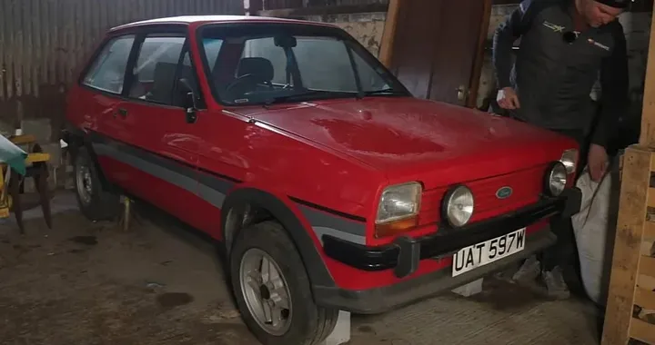 La Ford Fiesta del 1980 emerge dopo 20 anni in un fienile