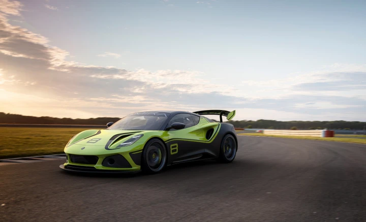 Lotus Emira: ecco la nuova versione GT4 da pista