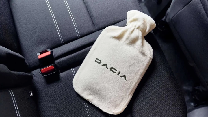 Dacia: borse d'acqua calda in regalo ai clienti