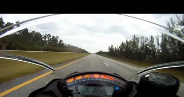 Kawasaki Ninja ZX-10R 2011: un bolide da oltre 300 km/h