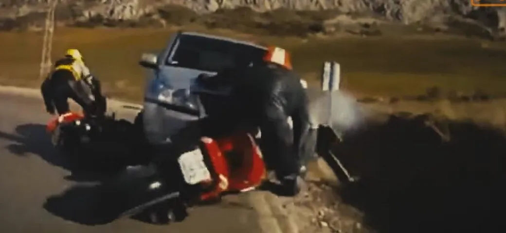 SUV investe diverse moto: incidente multiplo [Video]