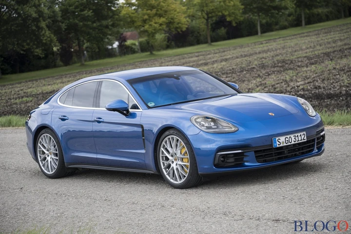 Porsche Panamera: motore e trasmissione in video