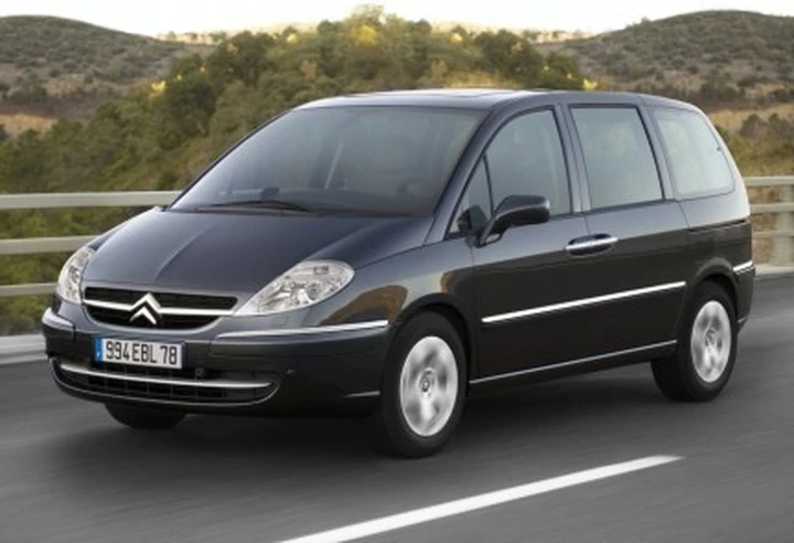 Citroën presenta il restyling della C8