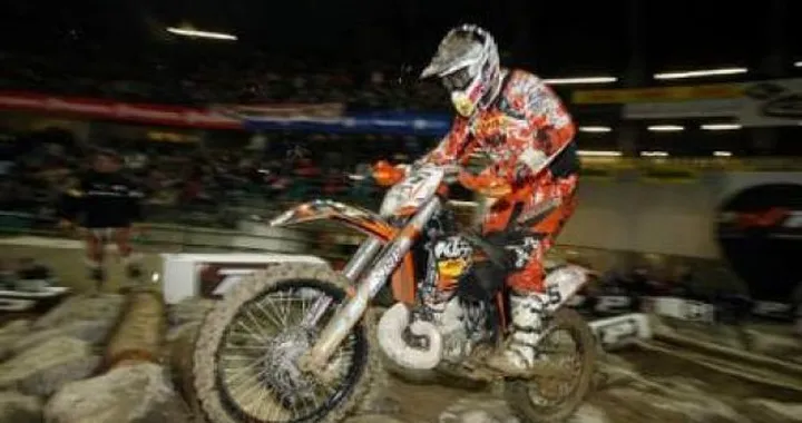 Ivan Cervantes infiamma il pubblico dell'Enduro Indoor di Genova
