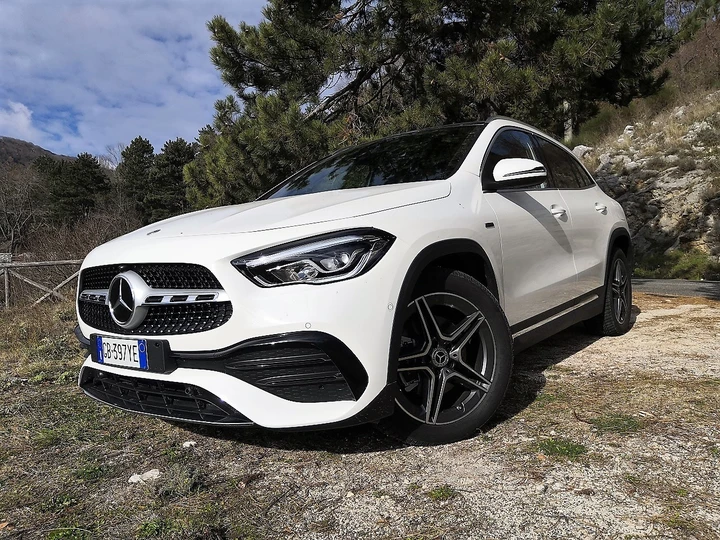 Mercedes-Benz GLA 250e: la prova su strada