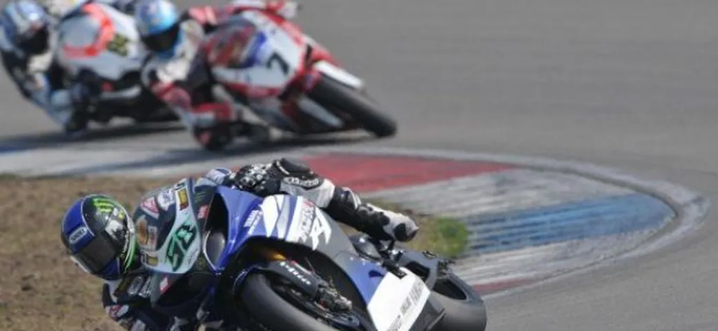 WSBK: doppietta al cardiopalma per Eugene Laverty. Melandri e Fabrizio sul podio. Max Biaggi penalizzato da un dubbio ride through