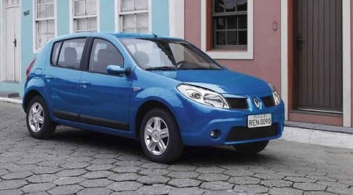 Prime immagini della Dacia Sandero