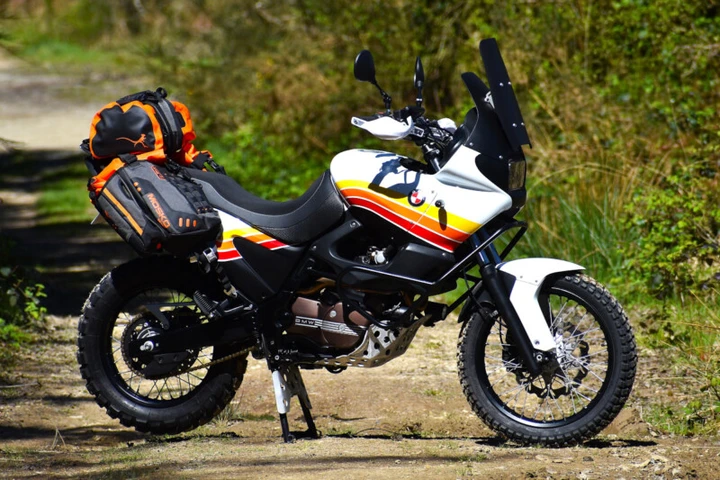 F650 Funduro Sunset Runner: come trasformare un’enduro anni ’90
