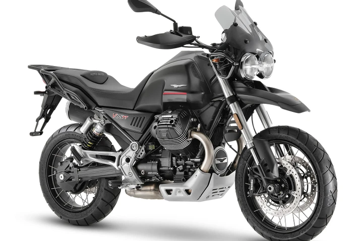 Moto Guzzi V85 TT 2021: motore Euro5 con più coppia, nuove tinte e non solo
