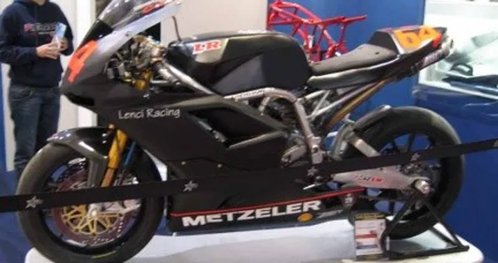 Chiara Valentini nel Supertwin sulla Pierobon F042